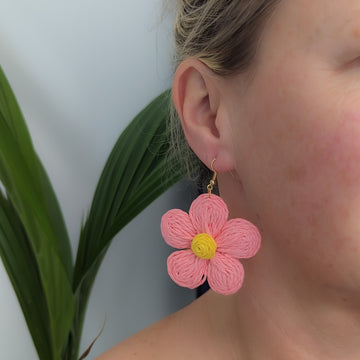 raffia earrings | daisy shape